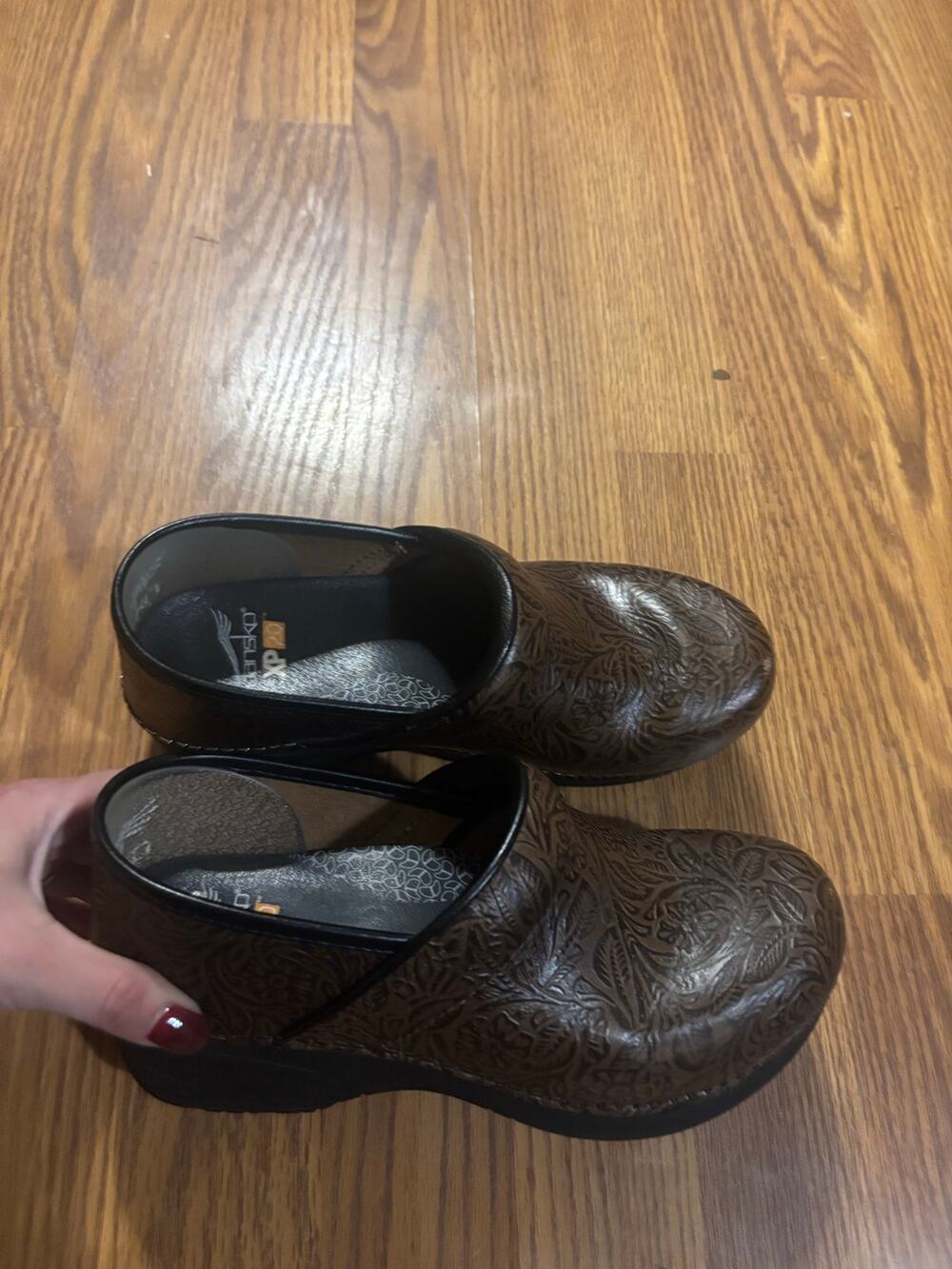 New Dansko Brown Leather Floral Nursing Office Professional Comfy Shoes/ Clogs